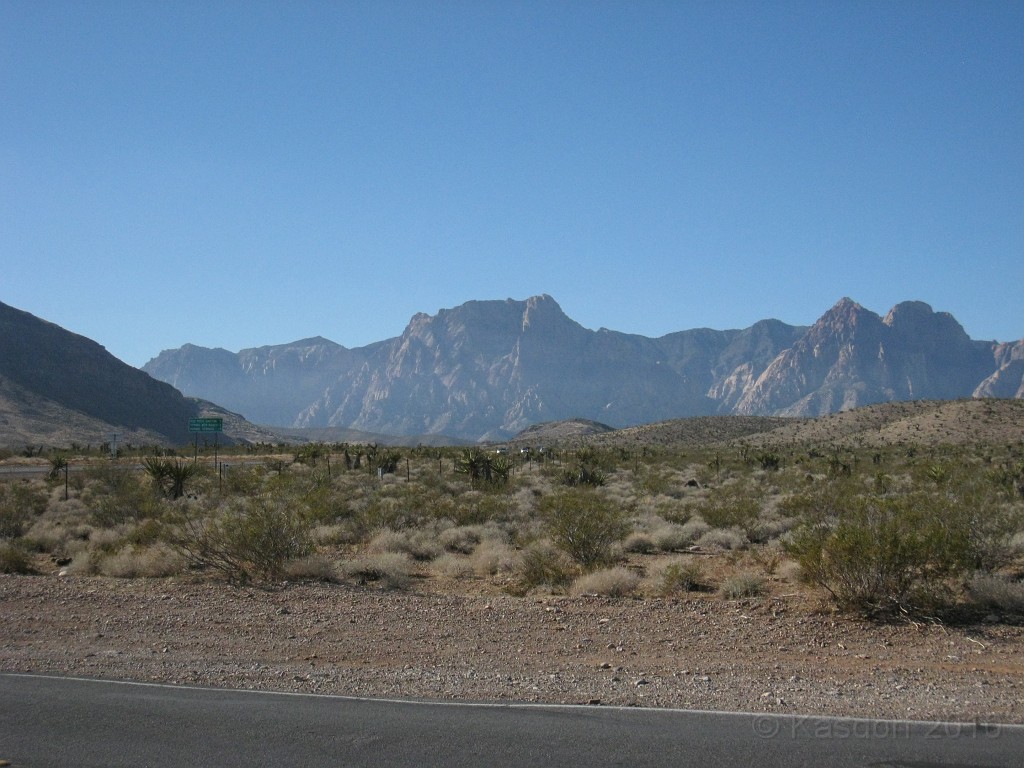 Las Vegas 2010 - Red Rock 0011.JPG - The 2010 Las Vegas Fire - Ice and Sweat Tour. Half Marathon, Red Rock Canyon, Casinos, Valley of Fire.... and buffets!